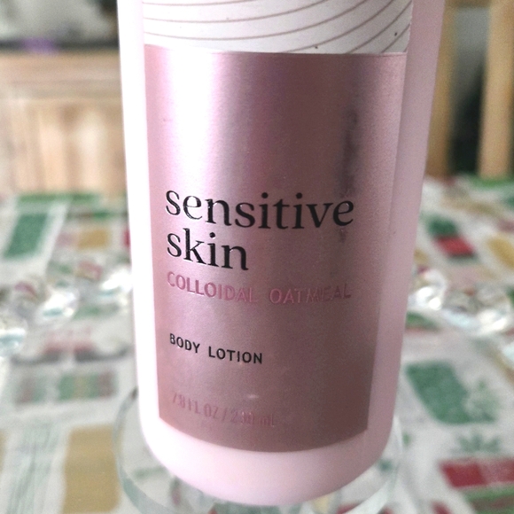 Bath & Body Works Sensitive Skin Body Lotion - Picture 2 of 5